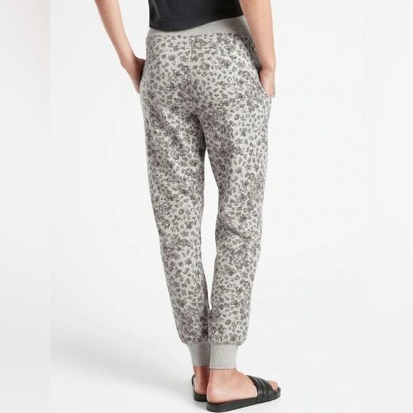 Athleta Balance Jogger Gray Cheetah Print Sweatpants Small - Picture 6 of 11